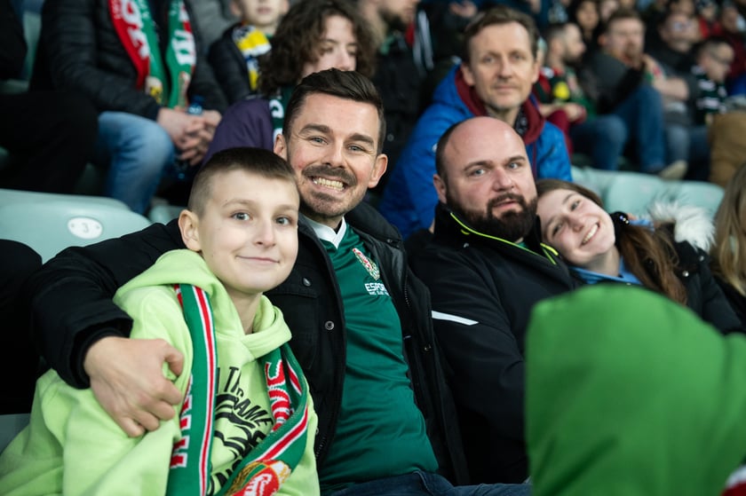 Kibice na meczu Śląska z Widzewem (2 marca 2024) na Tarczyński Arenie